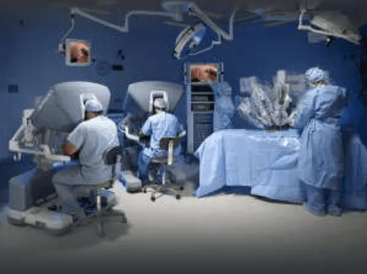 Operačná sála s robotickým systémom da Vinci
